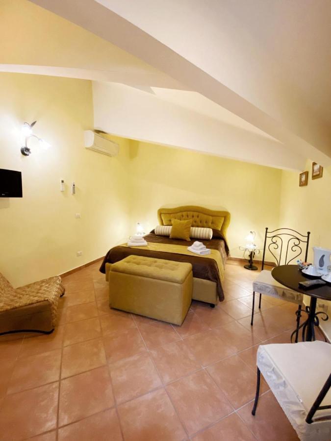 Double or Twin Room Private External Bathroom,664632717:JPEG