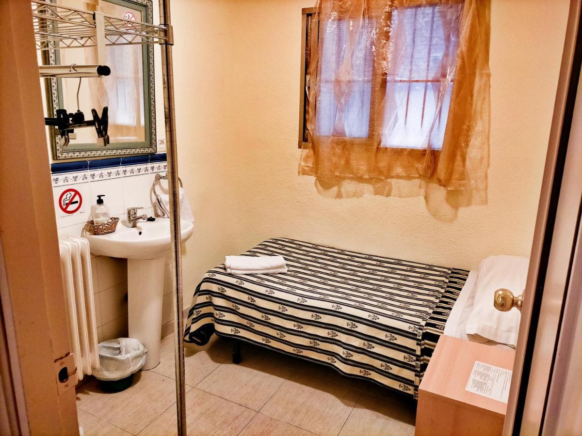 Single Room,969869548:JPEG