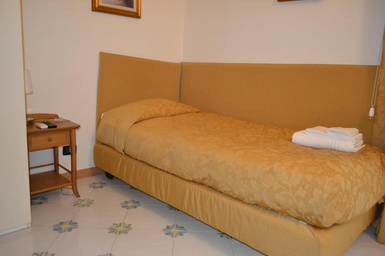 Single Room,632987355:JPEG
