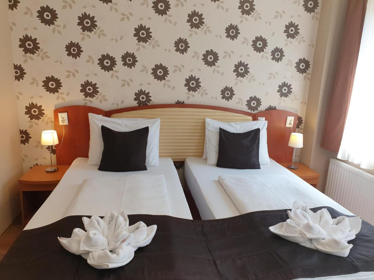 Deluxe Double Room Kitchenette,990804256:JPEG