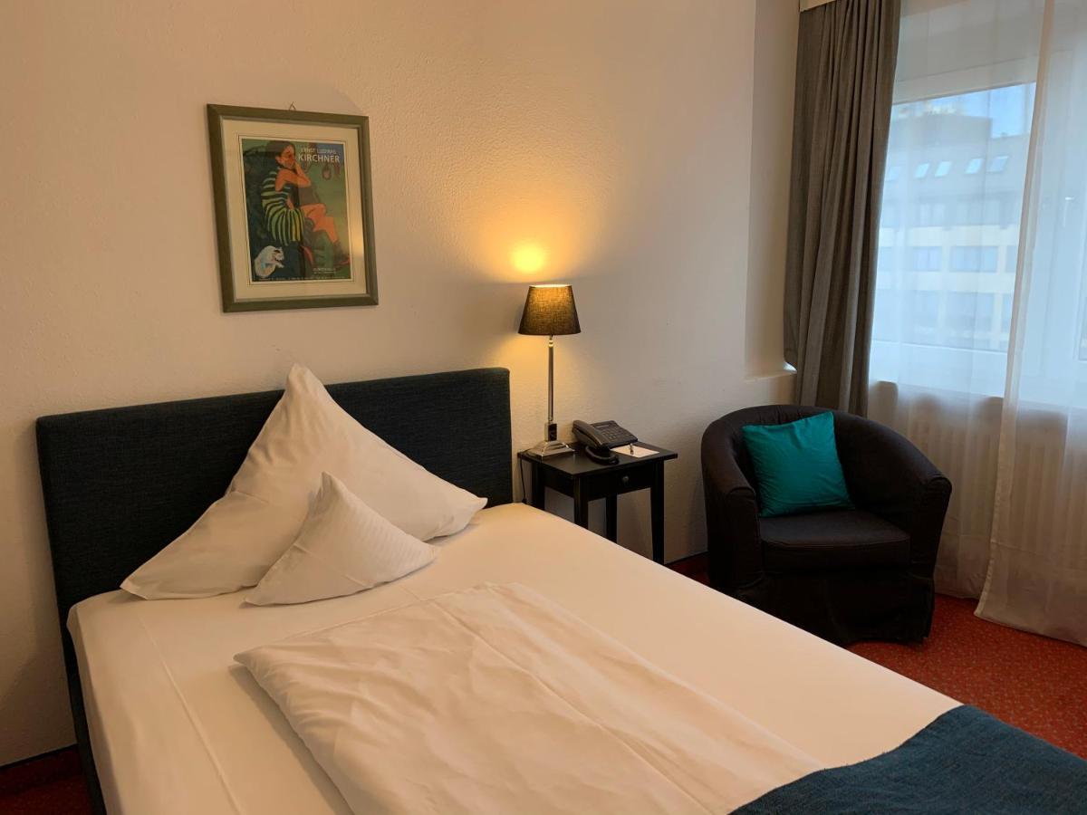 Single Room,973972771:JPEG