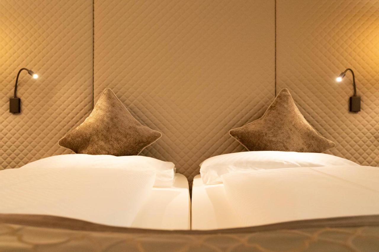 Suite,1287445447:JPEG