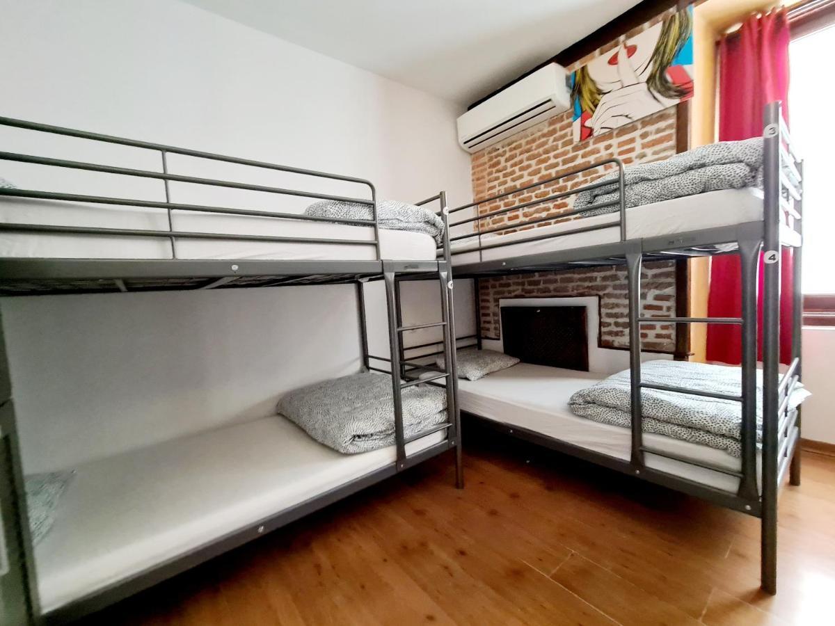 Bed 6-Bed Mixed Dormitory Room