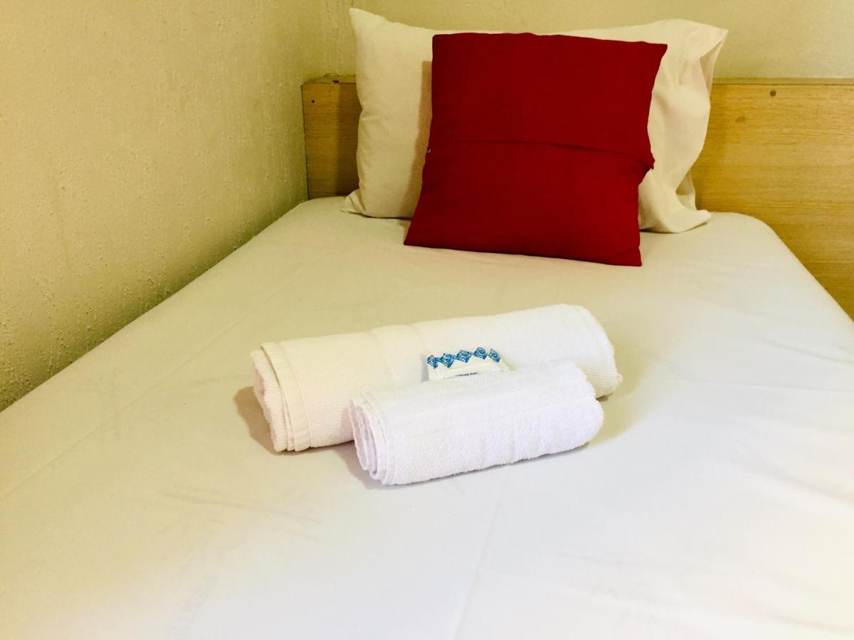 Quarto com 2 Camas de Solteiro