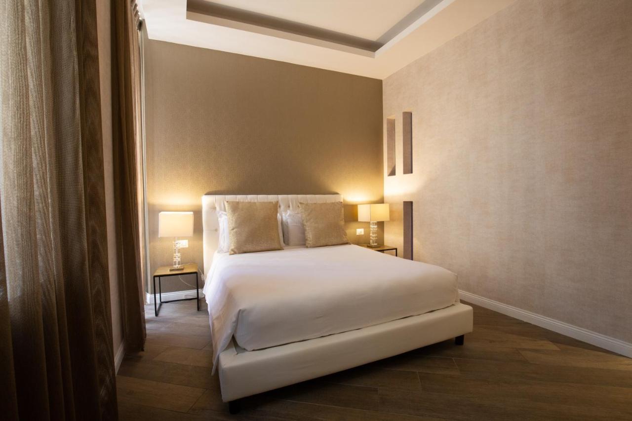 Superior Double Room-Via del Corso with balcony