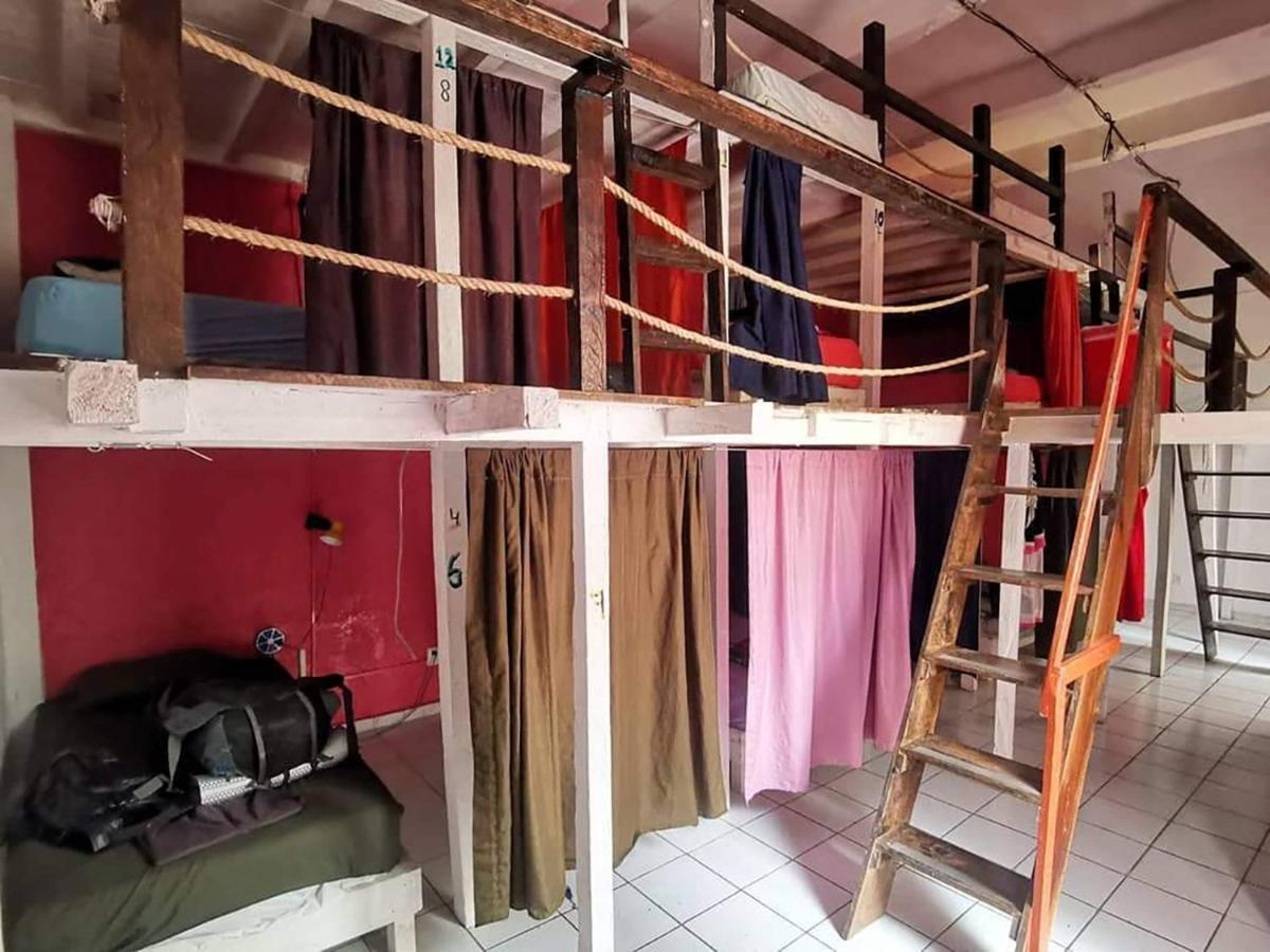Single Bed Mixed Dormitory Room