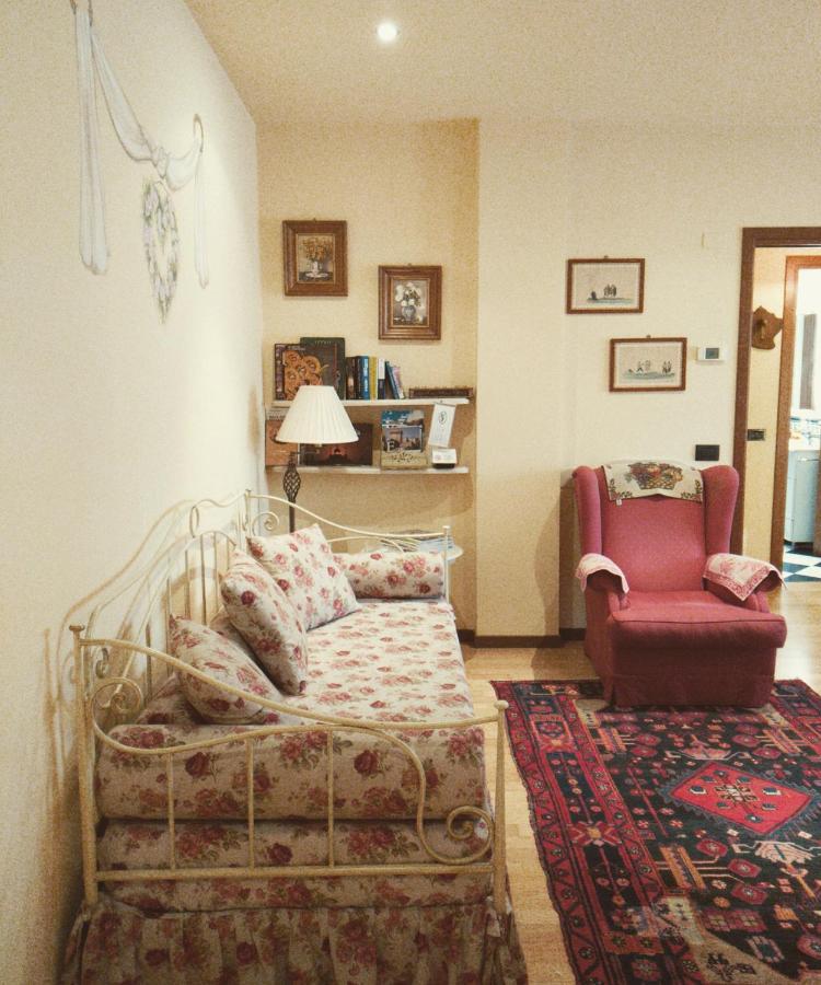 Two-Bedroom Apartment Annex,1111554291:JPEG