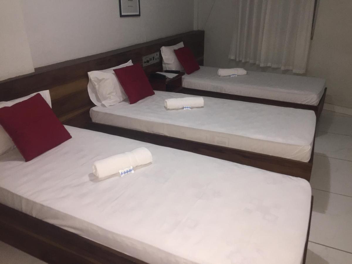 Quarto Triplo Standard com 3 Camas de Solteiro