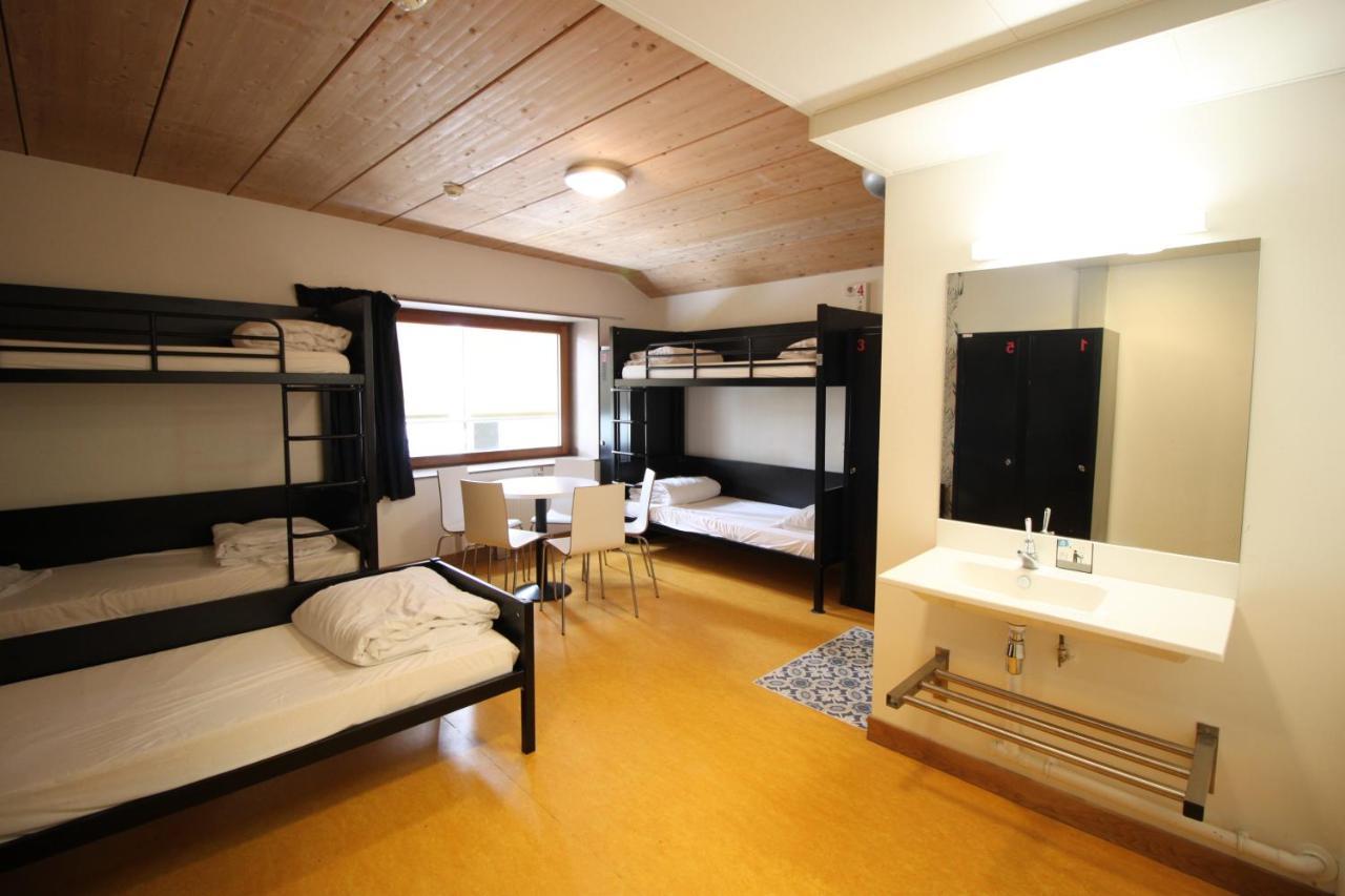 Room Ensuite Shower – Shared Toilets,1014802000:JPEG