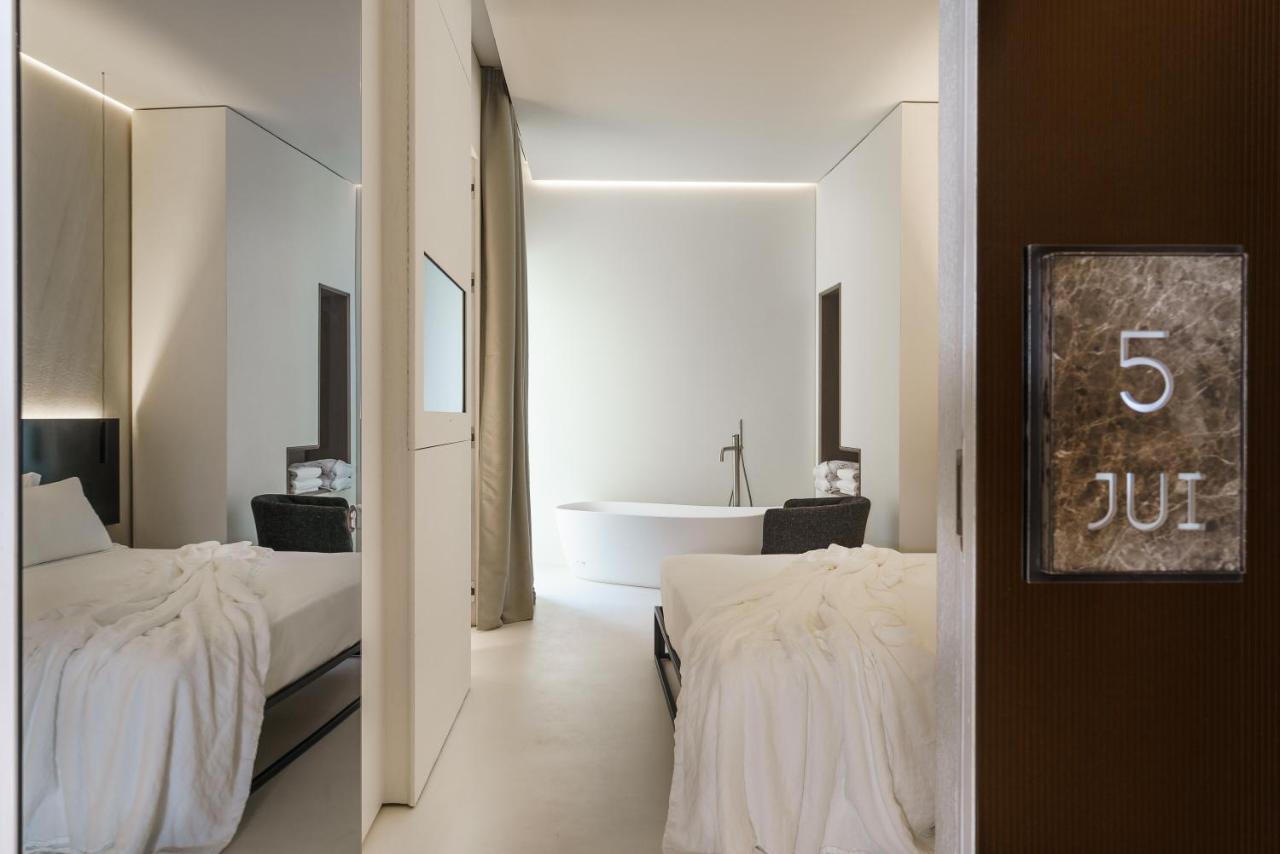 Deluxe Double Room Bath
