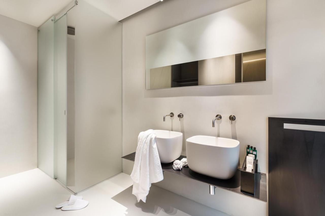 Deluxe Double Room Bath
