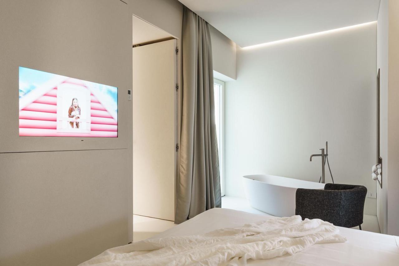 Deluxe Double Room Bath
