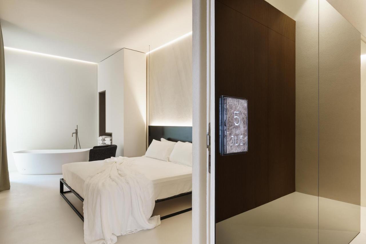 Deluxe Double Room Bath