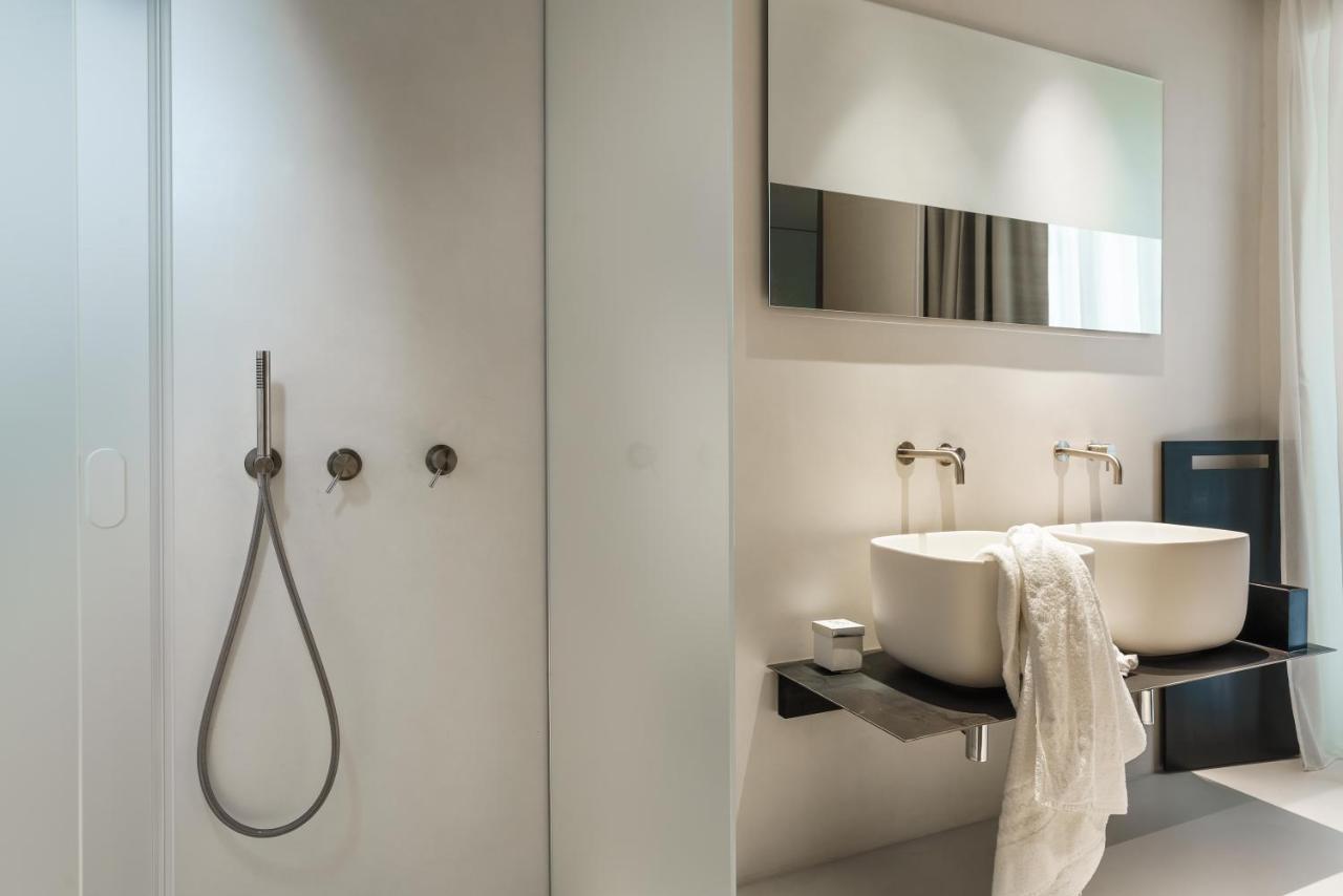 Deluxe Double Room Bath