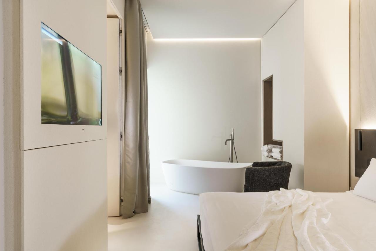 Deluxe Double Room Bath