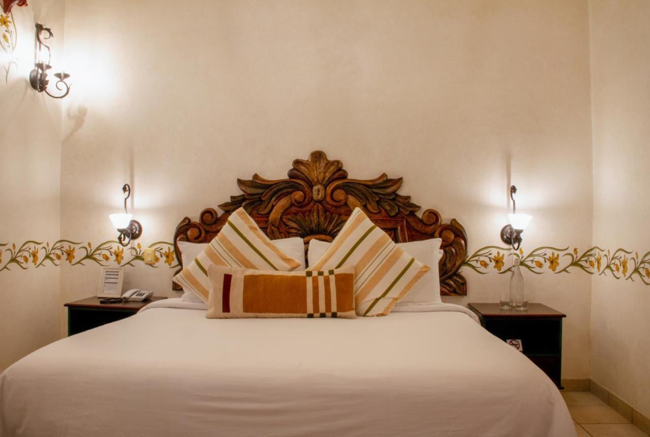 Habitación con cama extragrande.