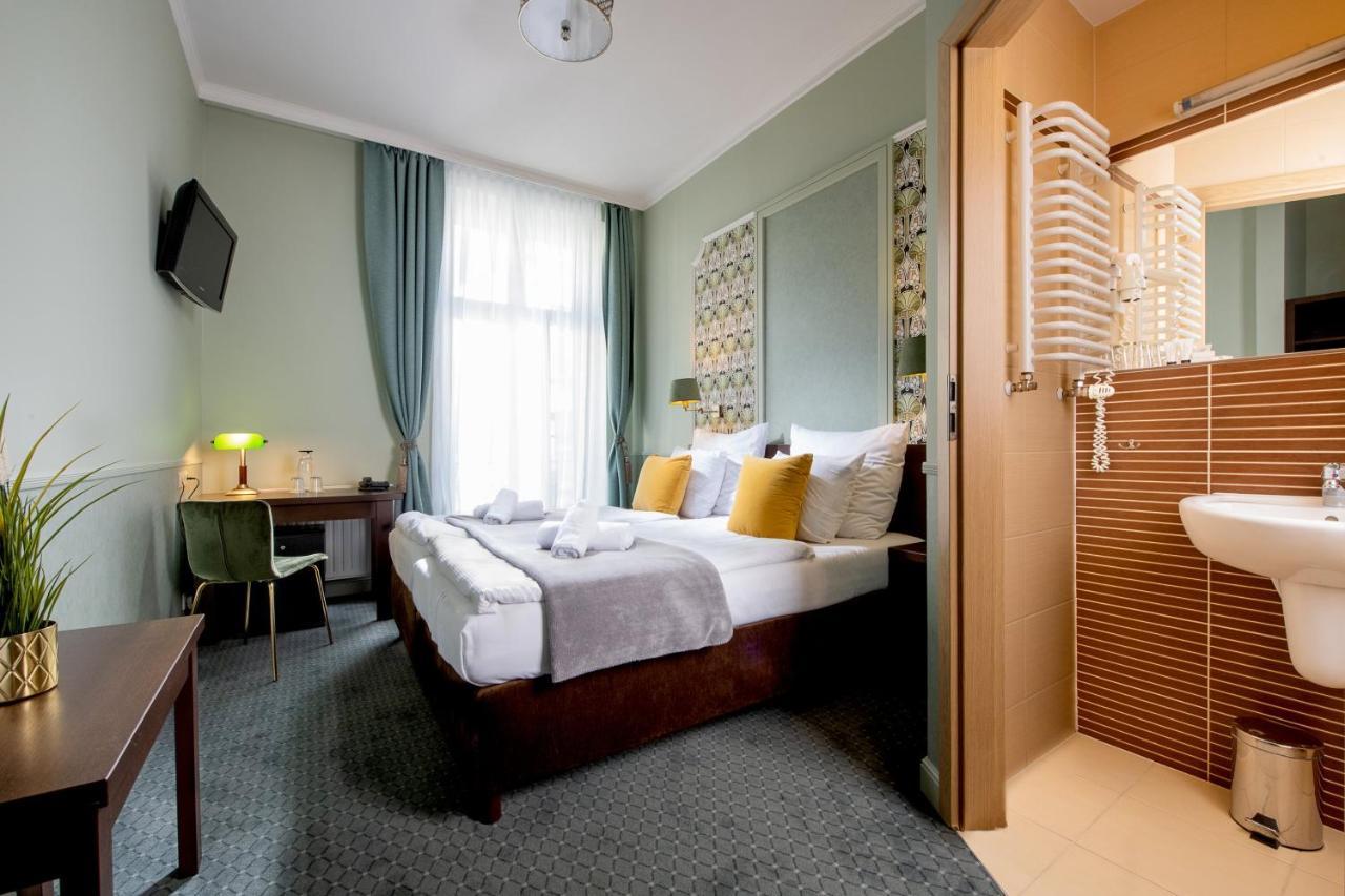 Double or Twin Room,1246469755:JPEG