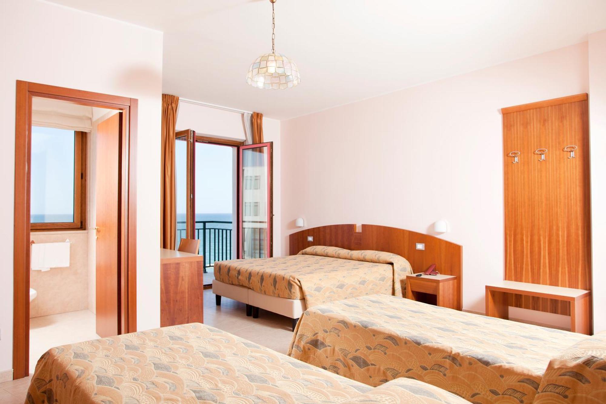 Quadruple Room Sea View