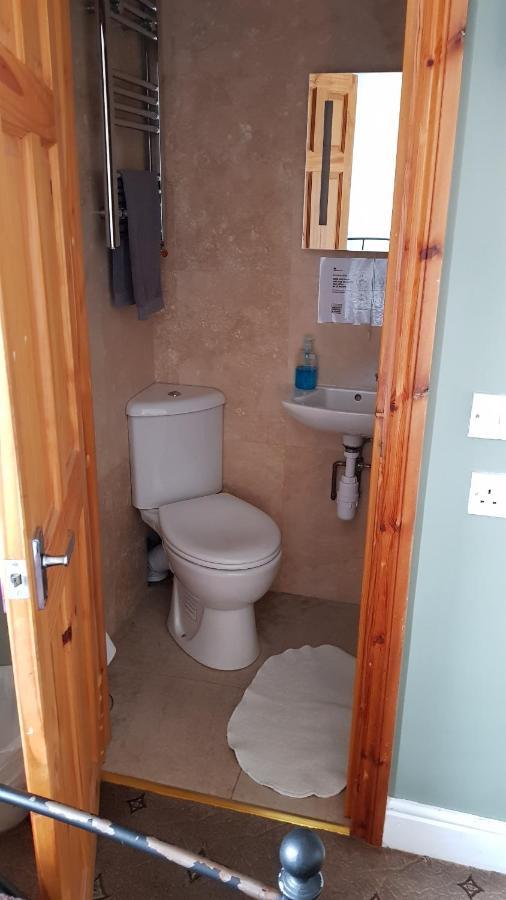 Twin Room Bathroom,1021889827:JPEG