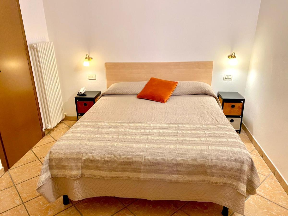 One-Bedroom Apartment,1023975142:JPEG
