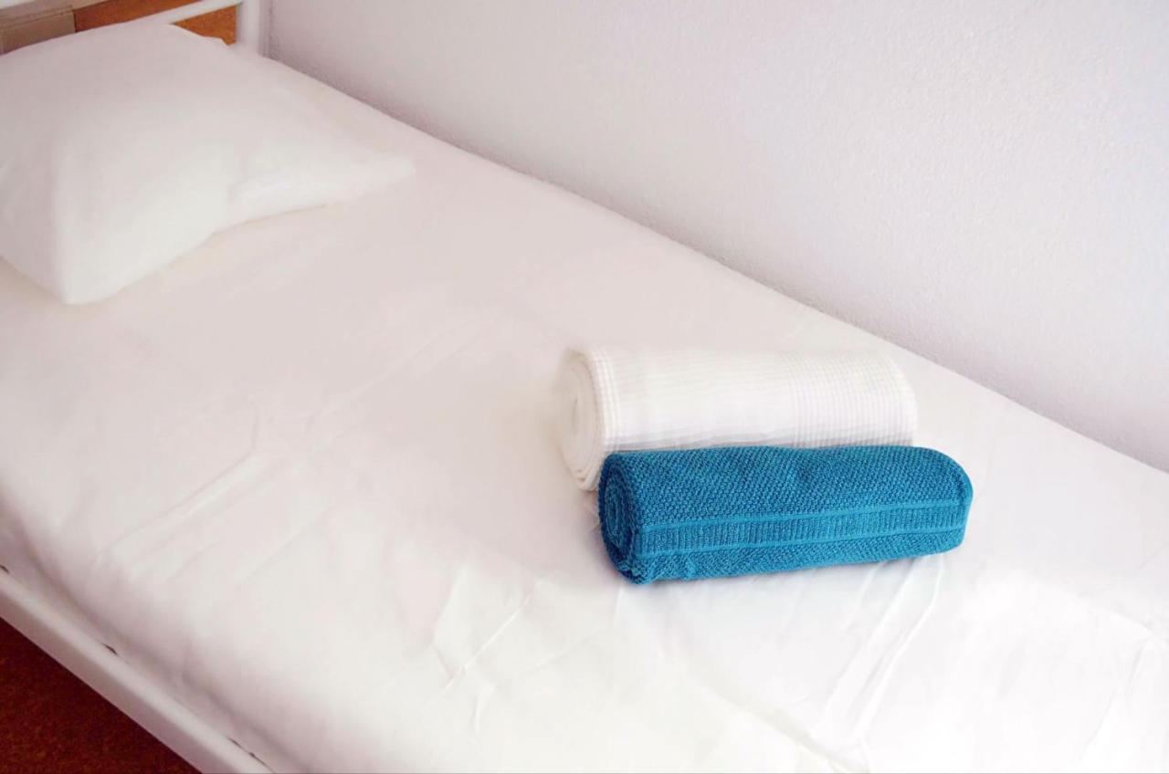 Single Bed Mixed Dormitory Room