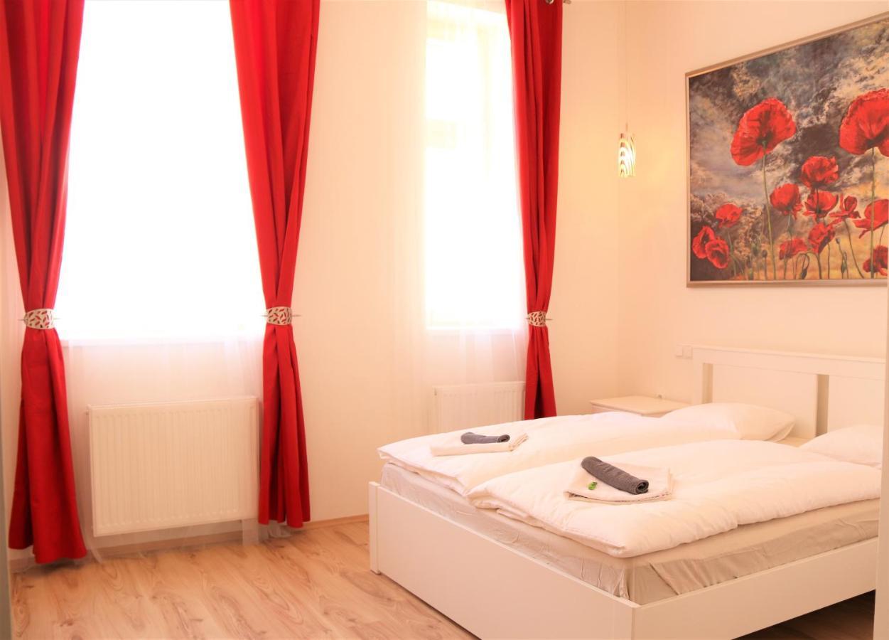 Studio Apartment,1033533026:JPEG