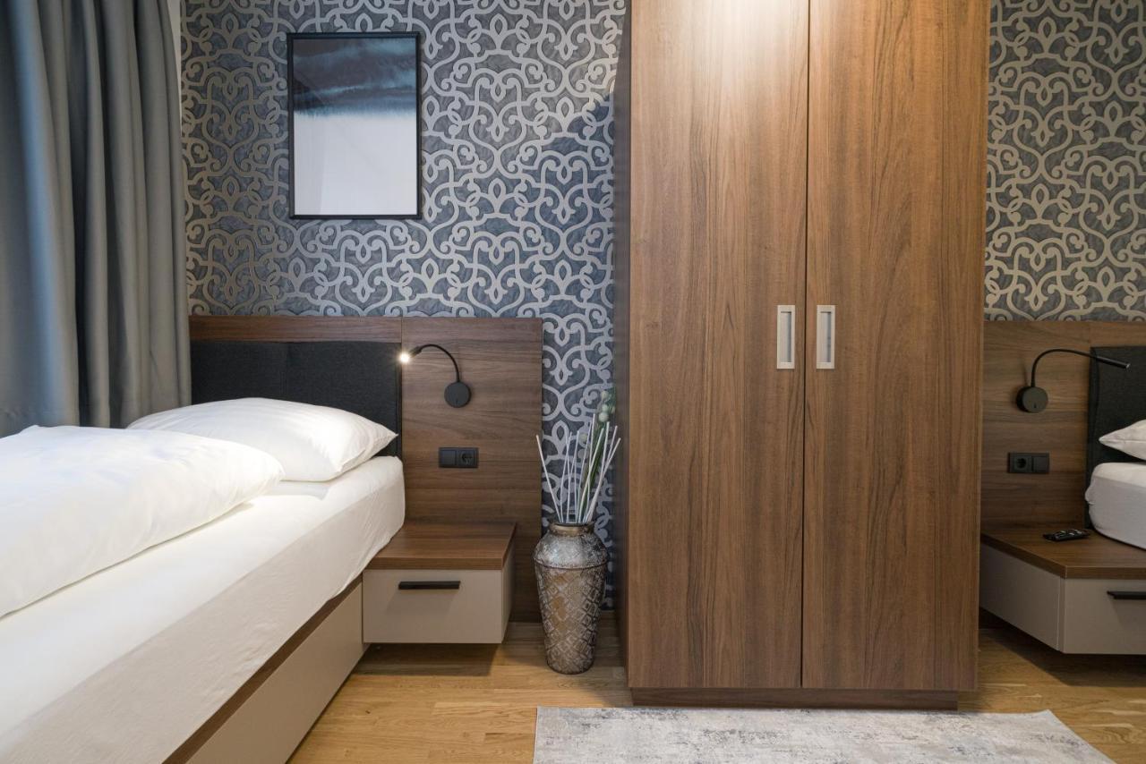Two-Bedroom Apartment Balcony,1033968968:JPEG