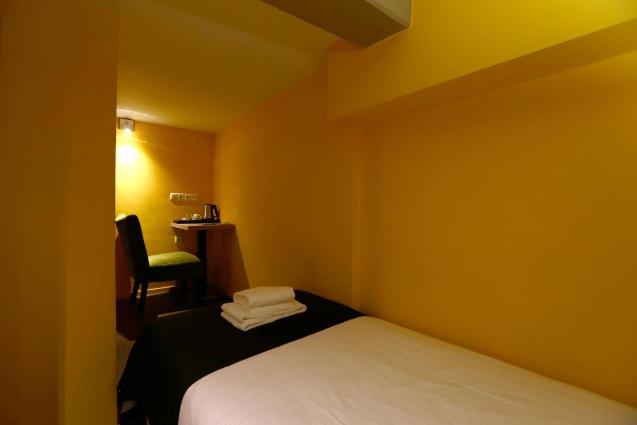 Small Single Room,1037043595:JPEG