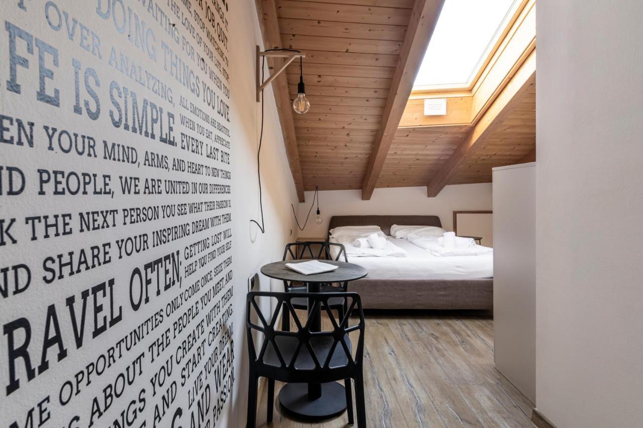 Standard Triple Room Air Conditioning Attic,1037926171:JPEG