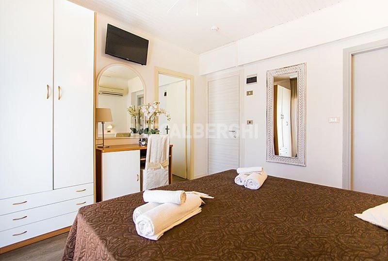 Family Room,1083940108:JPEG