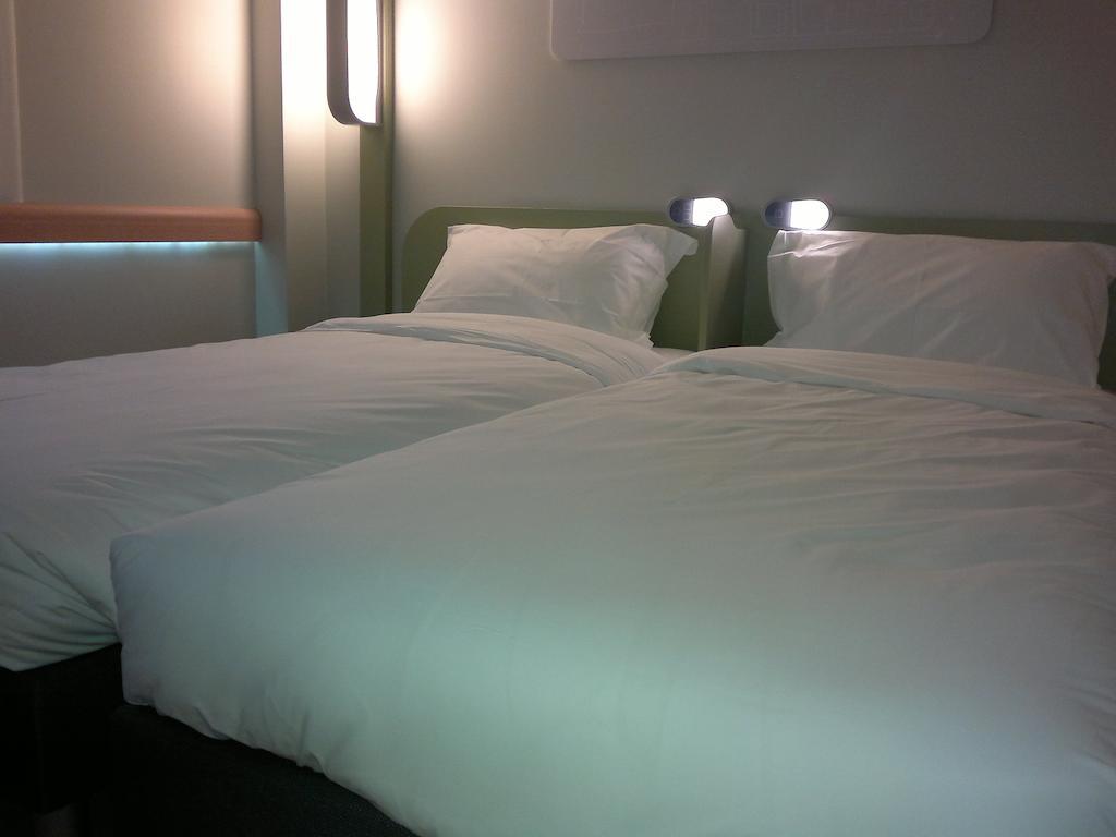 Standard Twin Room,79737120:JPEG