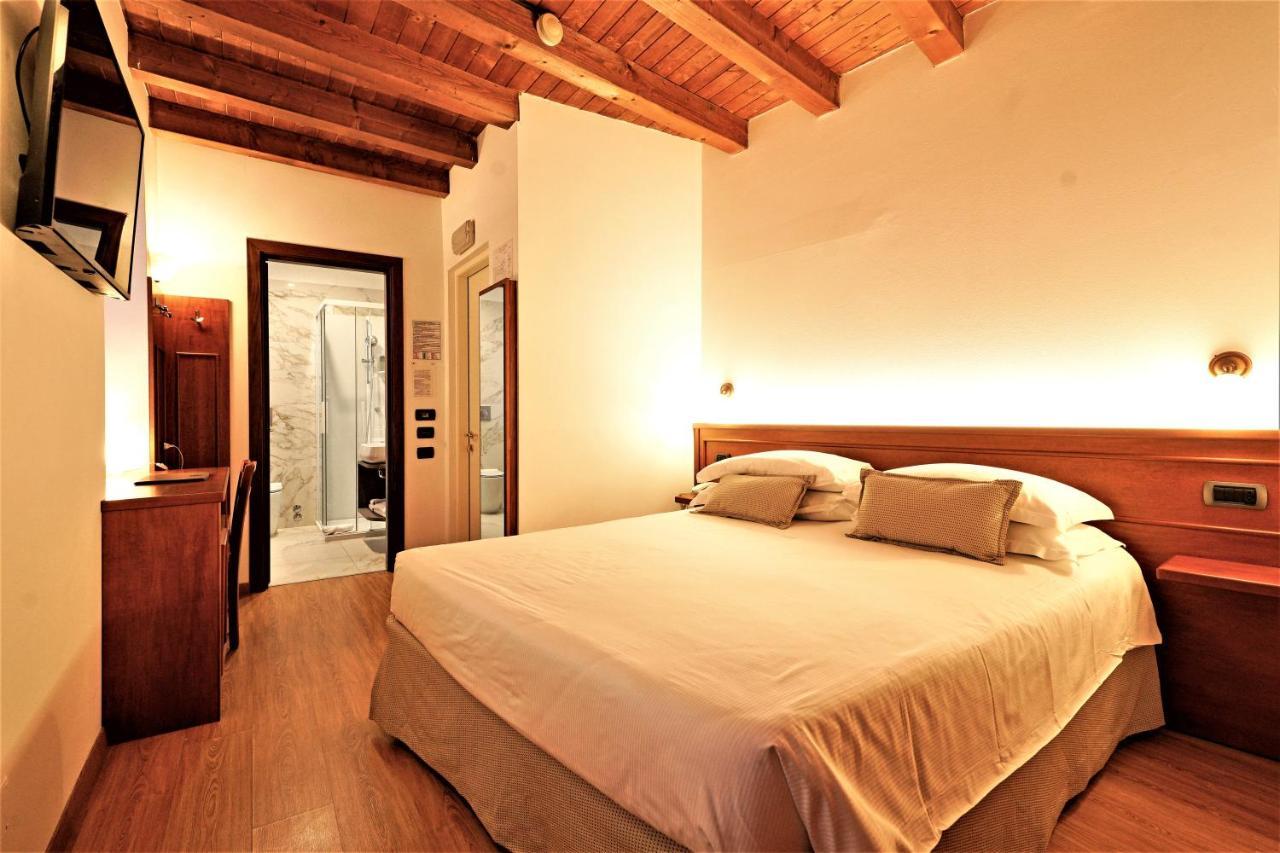 Double or Twin Room,1037843788:JPEG