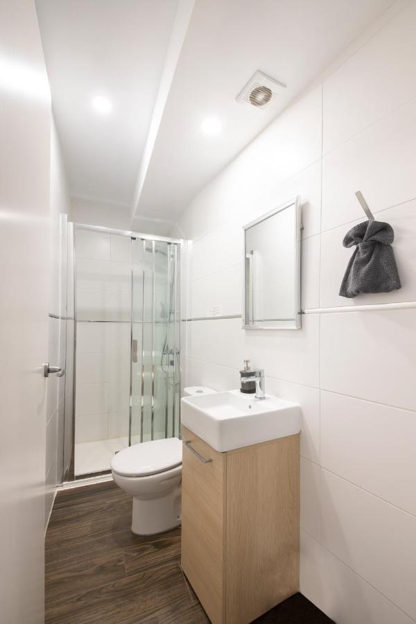 Single Room Private Bathroom,1061956498:JPEG