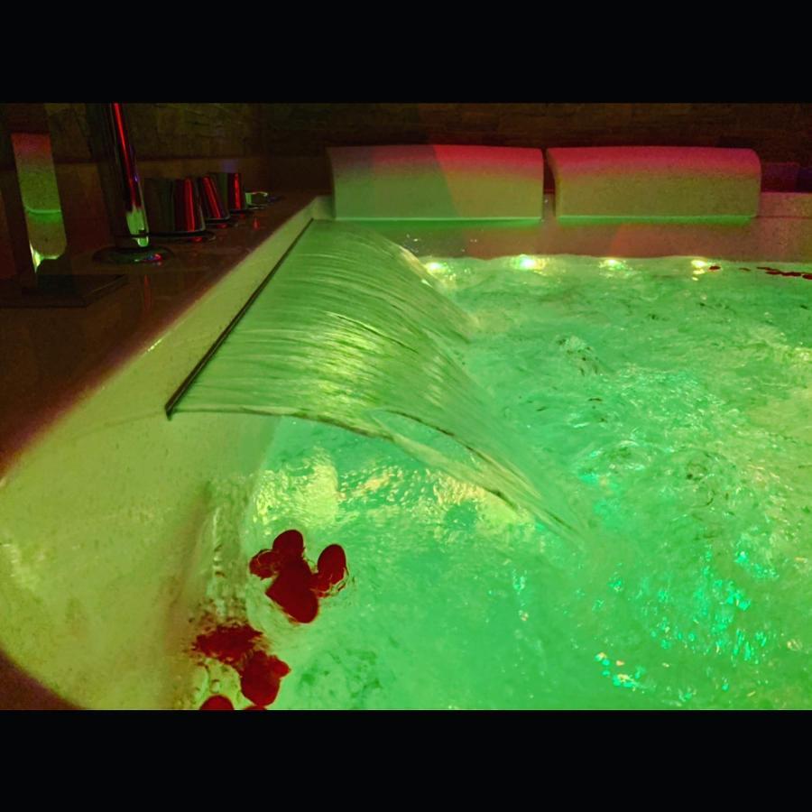 Suite Spa Bath,1073385094:JPEG