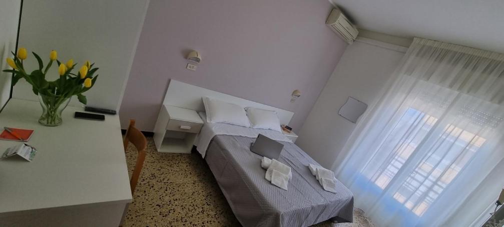 Double or Twin Room,1075779325:JPEG