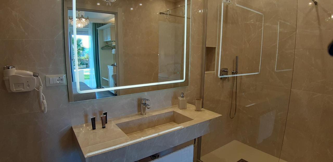 Deluxe Room,1076698255:JPEG