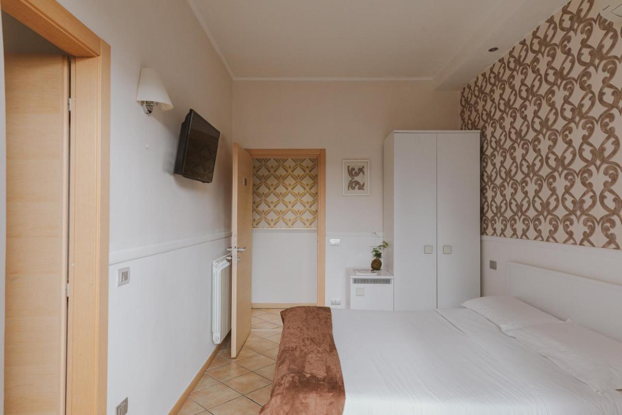 Superior Double Room with Balcony,1077393406:JPEG