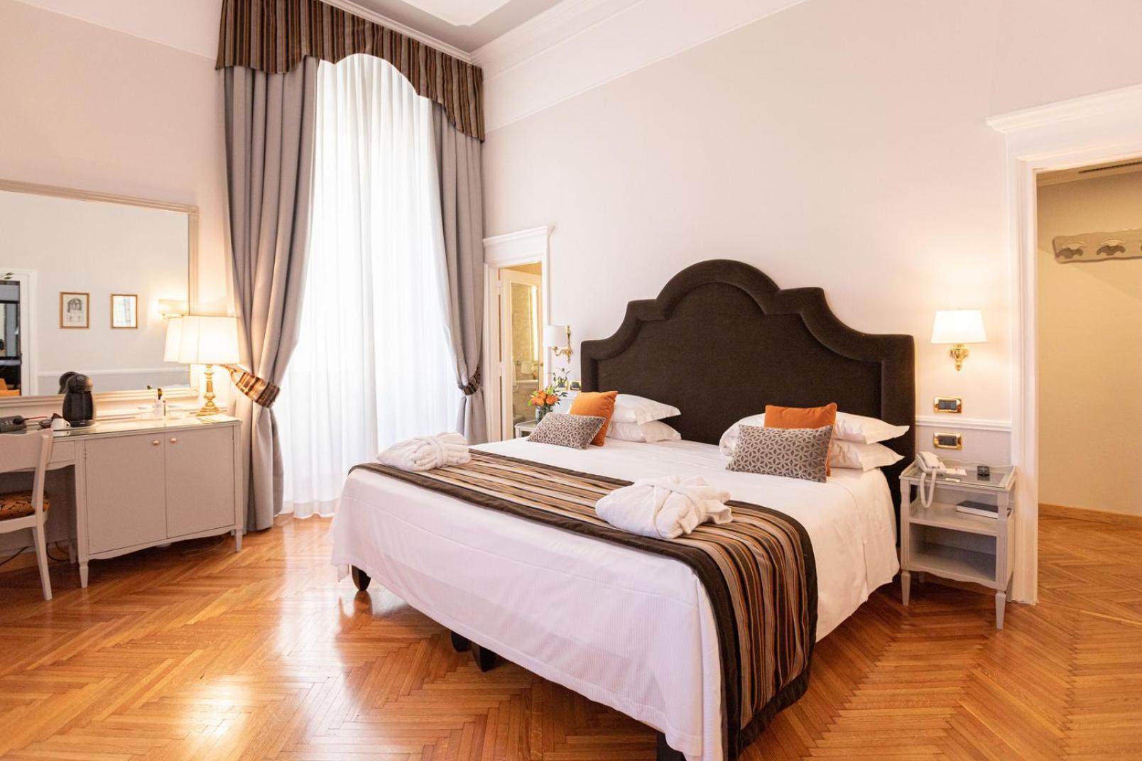 Deluxe Double or Twin Room,1084454131:JPEG