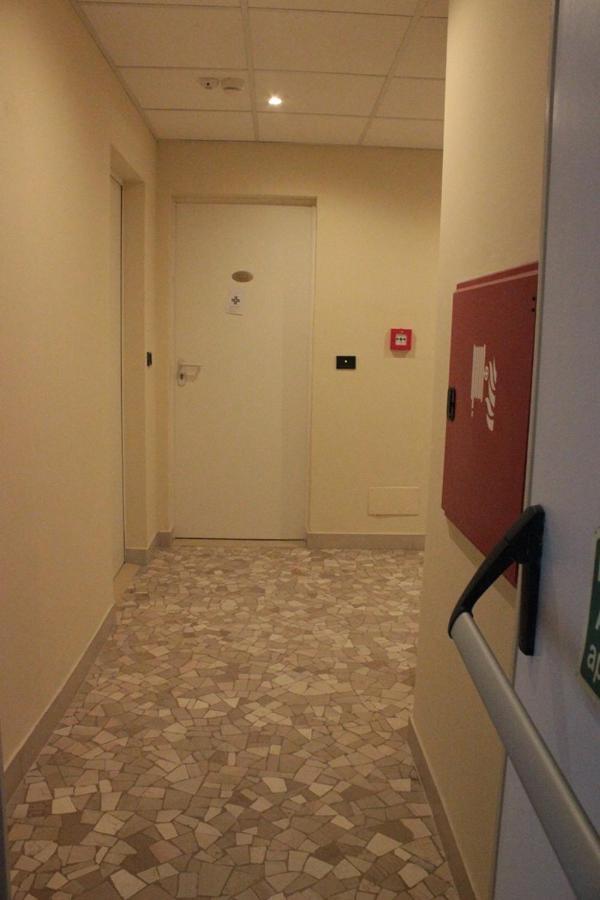 Single Room,1544303065:JPEG