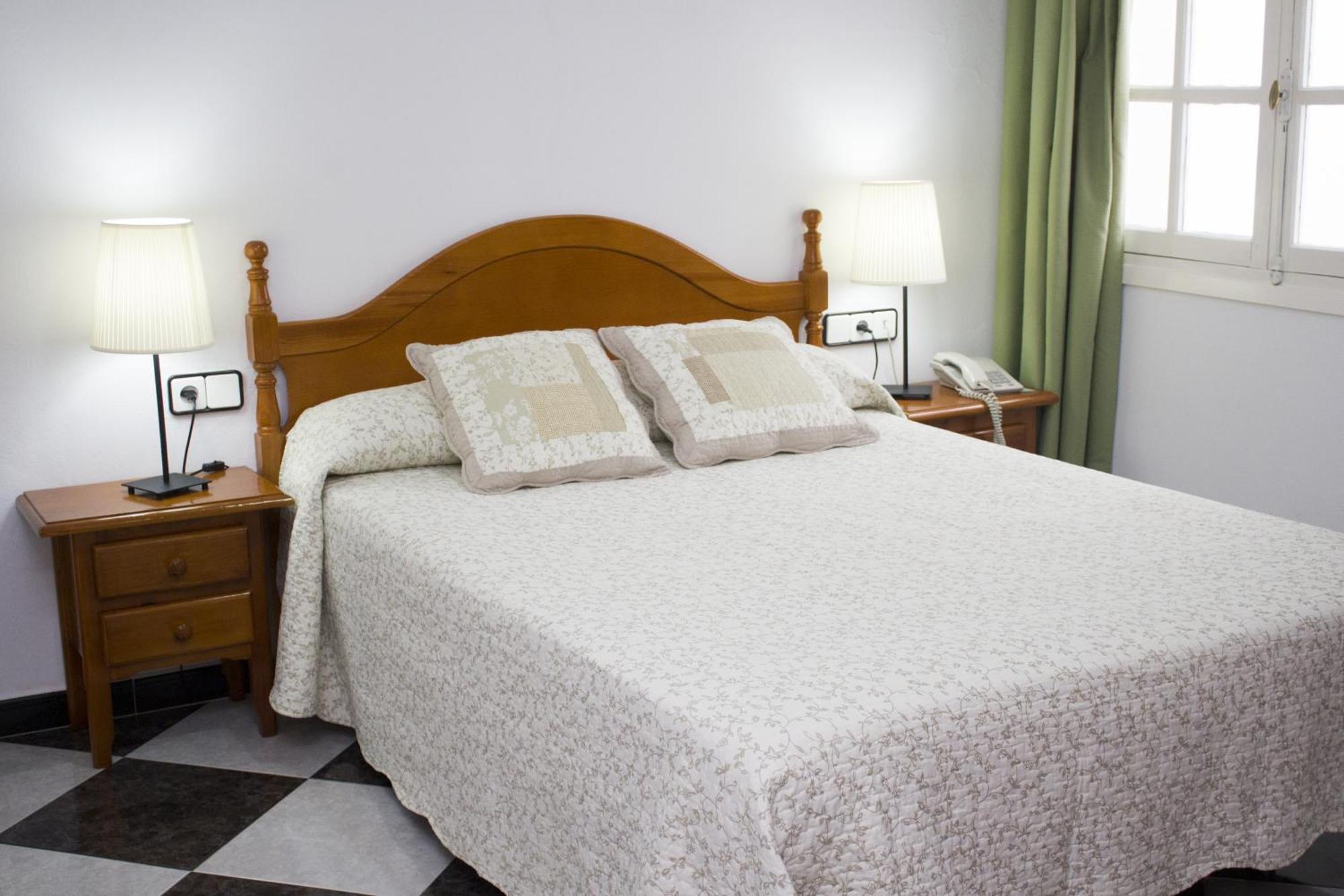 Economy Double or Twin Room,1415034735:JPEG
