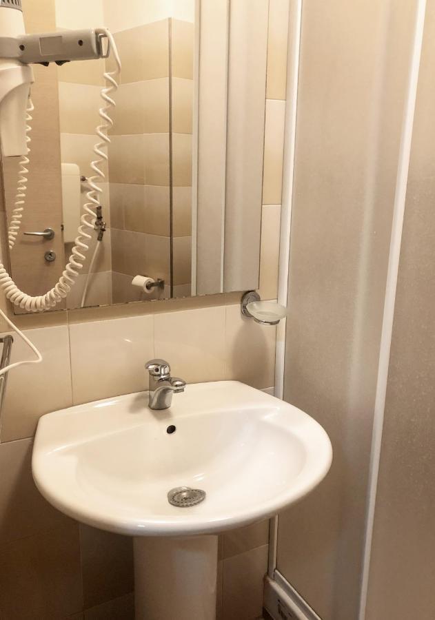 Small Double Room,1085630227:JPEG
