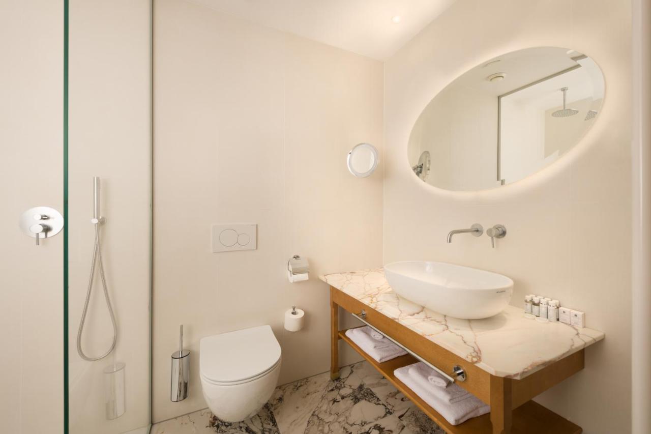 Superior Comfort Queen Room