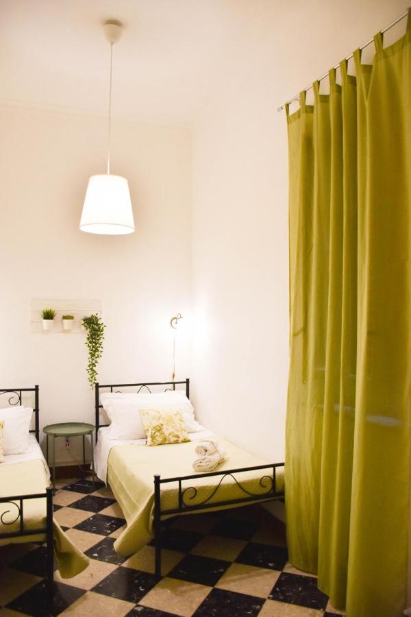 Twin Room with Shared Bathroom,1089041410:JPEG