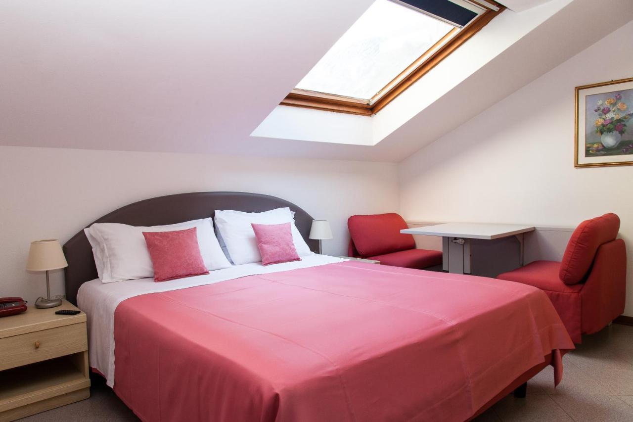 Double Room Attic,127162809:JPEG