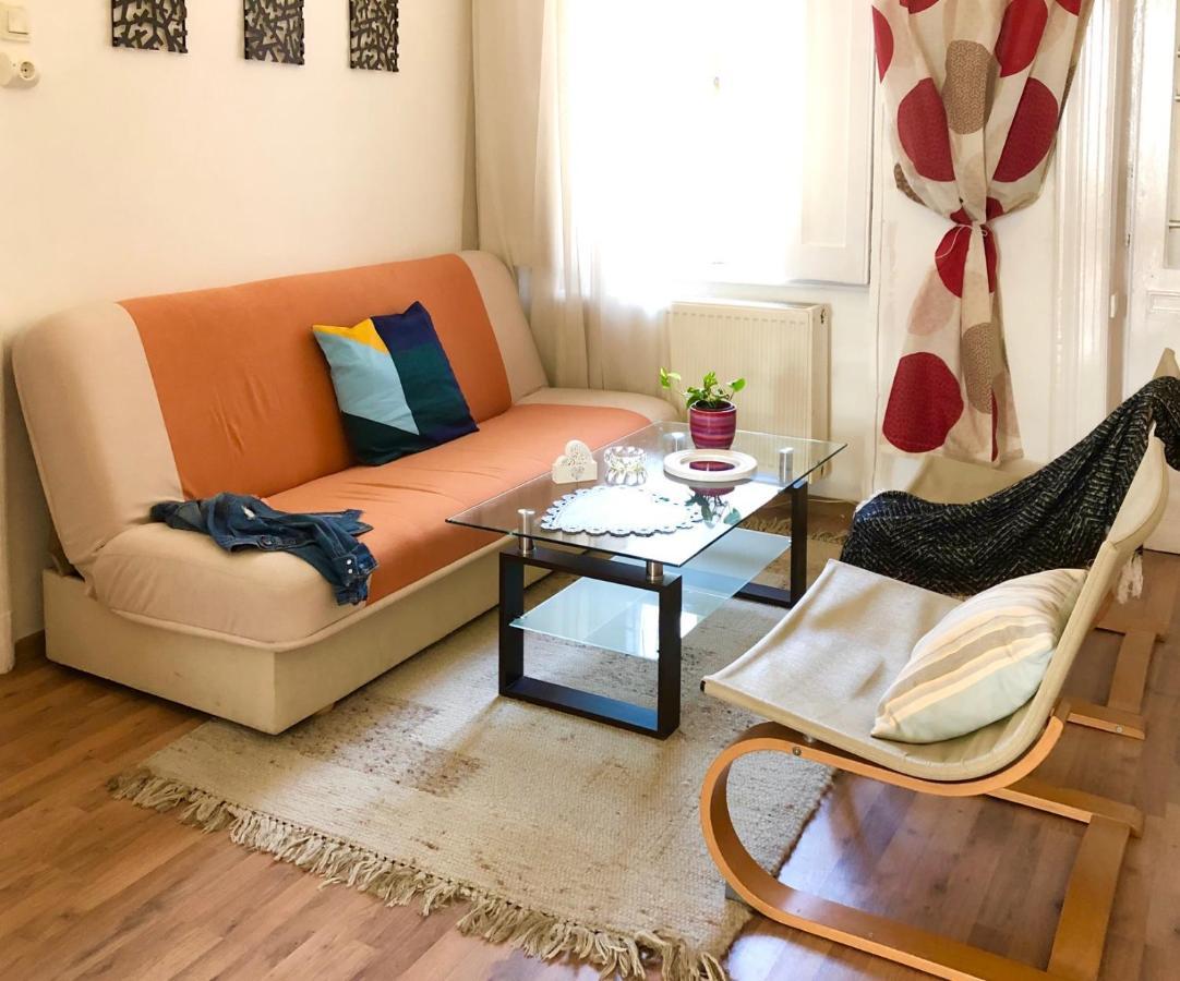 Habitación Triple Básica con baño compartido