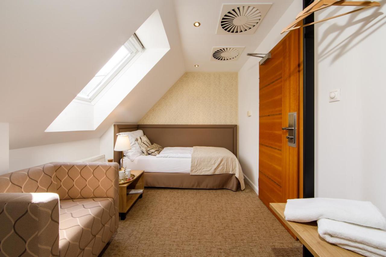 Single Room,1091330808:JPEG