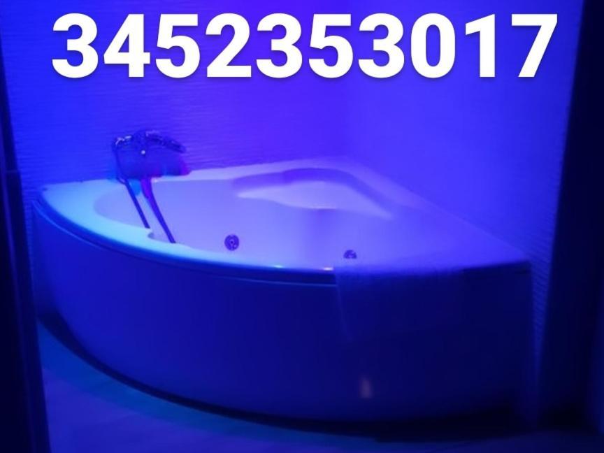 Suite Spa Bath,1421027031:JPEG