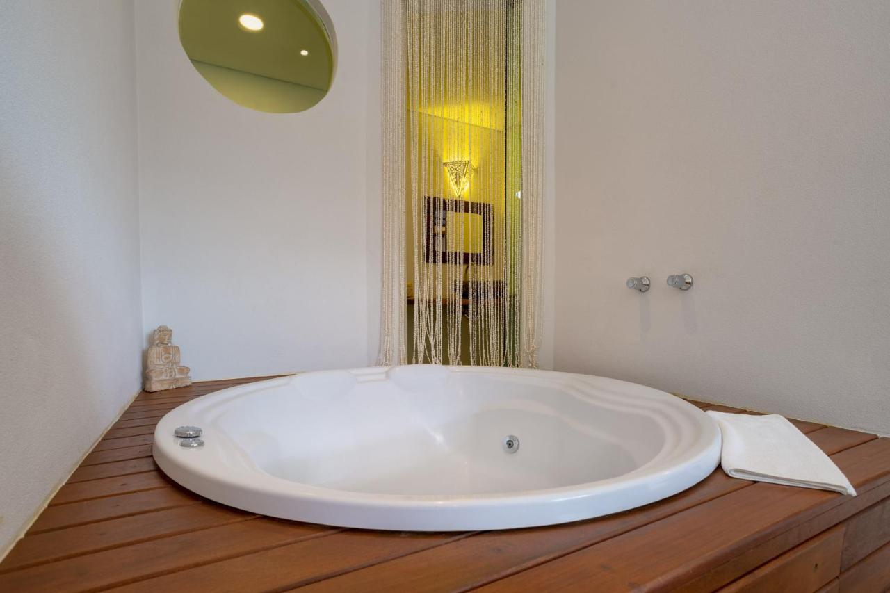 Quadruple Luxury Room Internal Spa Bath,1092971181:JPEG
