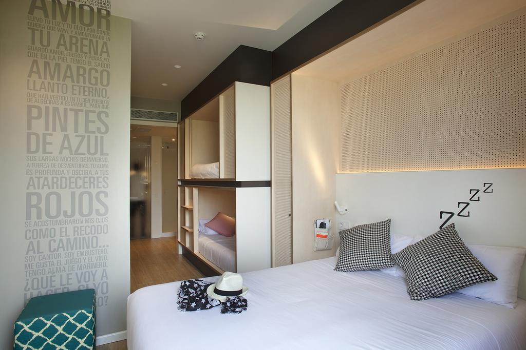 Quadruple Room,702260476:JPEG