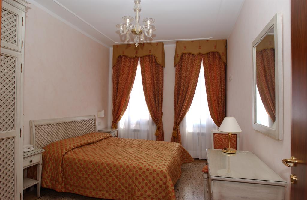 Double Room with Shared Bathroom,707634220:JPEG